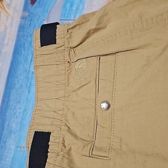 The‎ North Face Belted Cargo Shorts Medium NWT - Picture 7 of 7